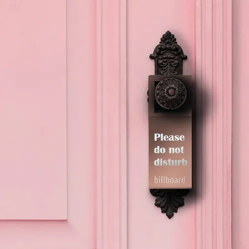 Peach color Door Hanger.  Praskovena zakachalka za vrata