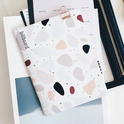 Colorful spots Notebook Tsvetna tetradka na petna