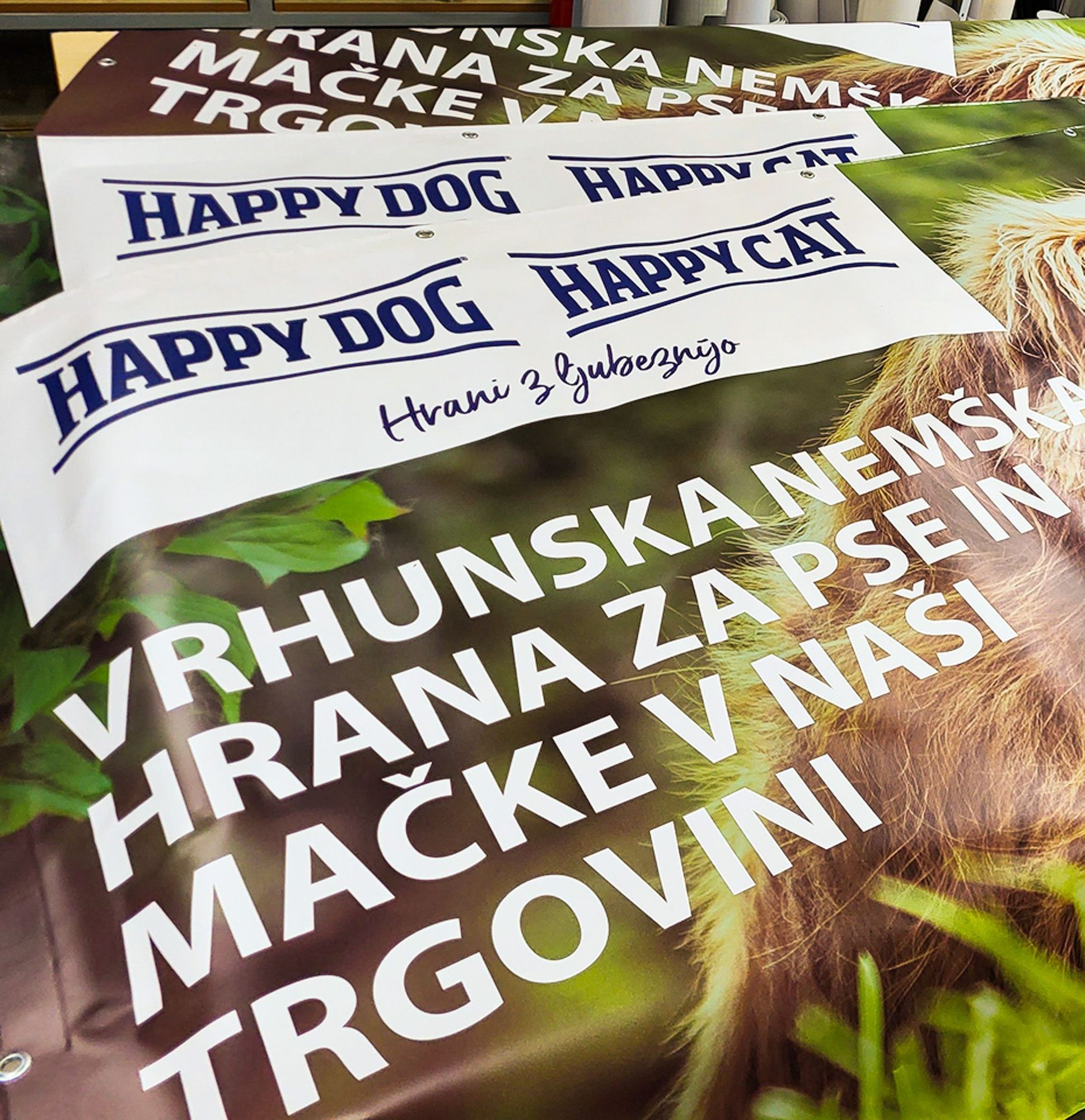 reklamni transparent za pasjo hrano
