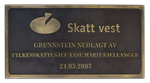 Støpte bronseskilt 1