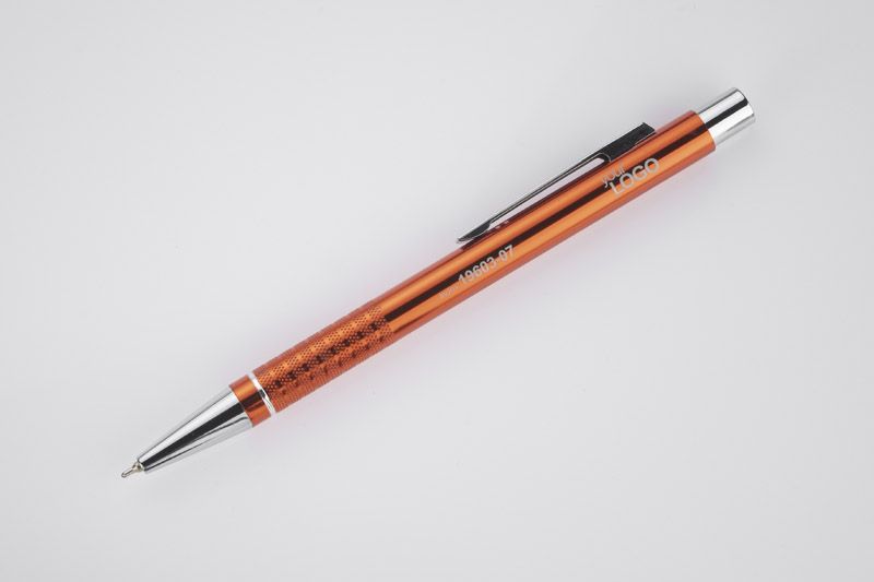 Tušinukai su imonės logotipu