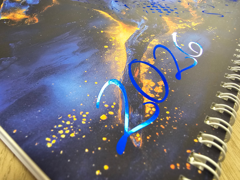 2026 m. sieninis kalendorius "Arklio metai" folijuotu viršeliu 4