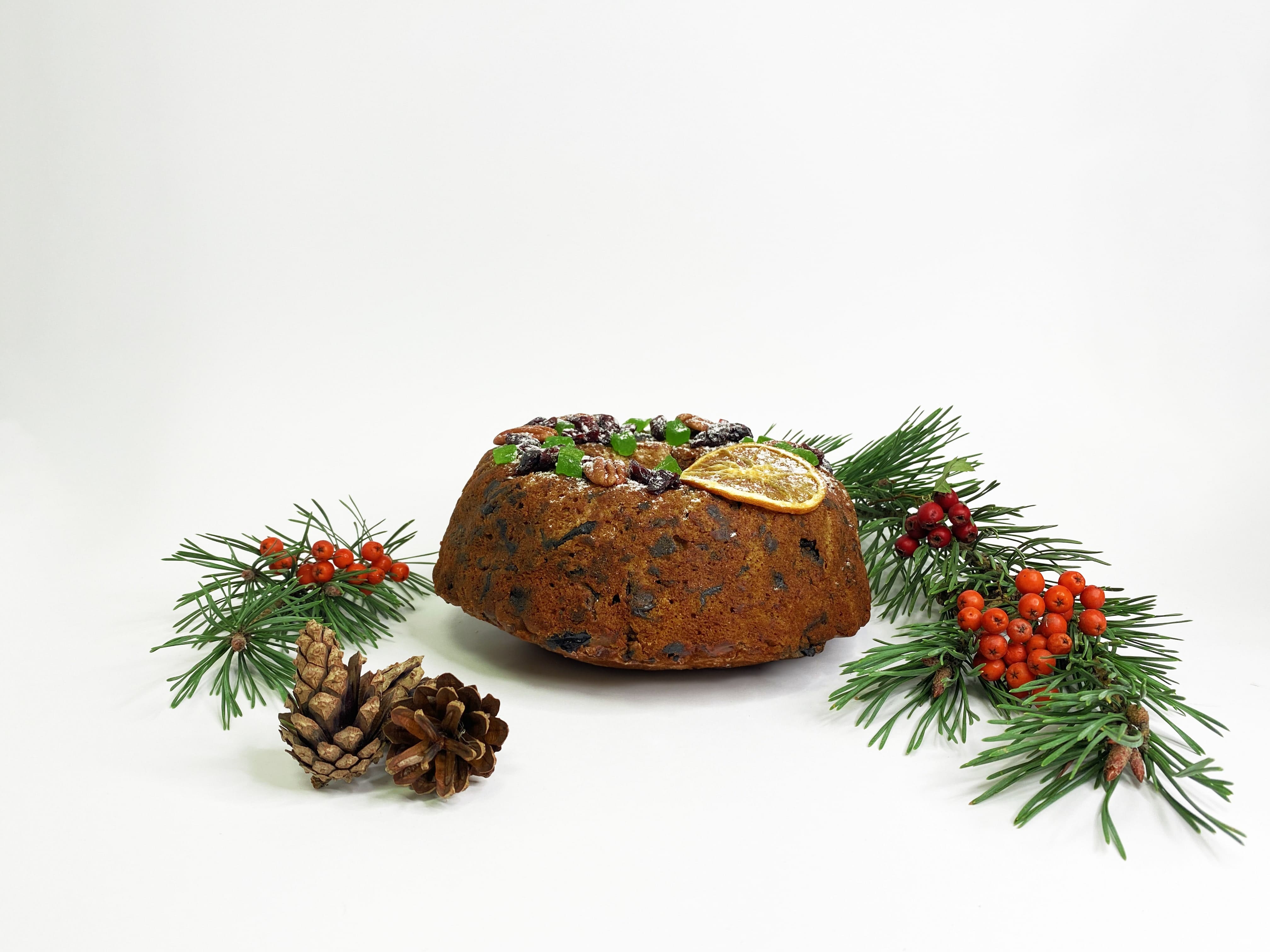 Tamsus brandintų vaisių pyragas