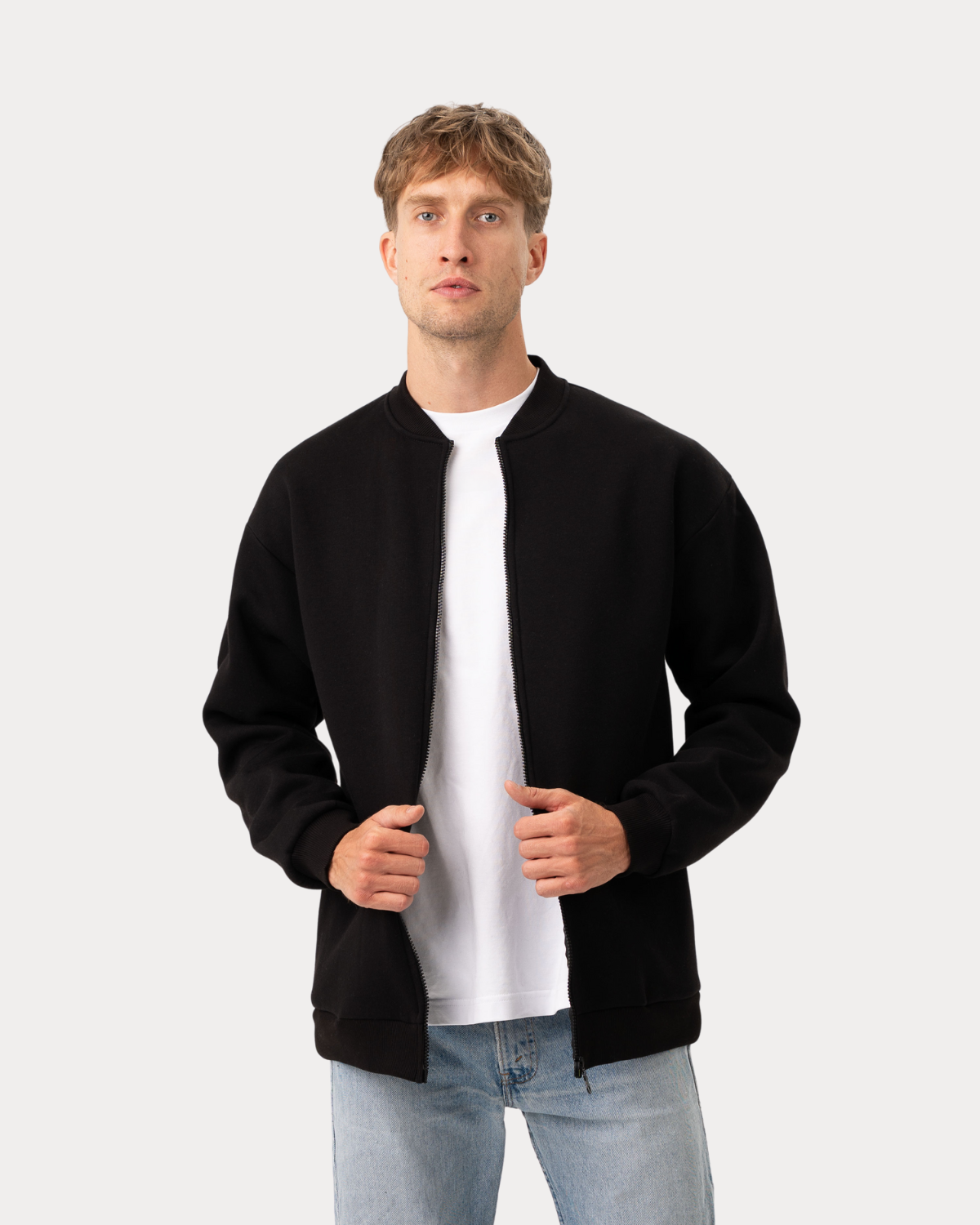 Sweatshirt with zipper