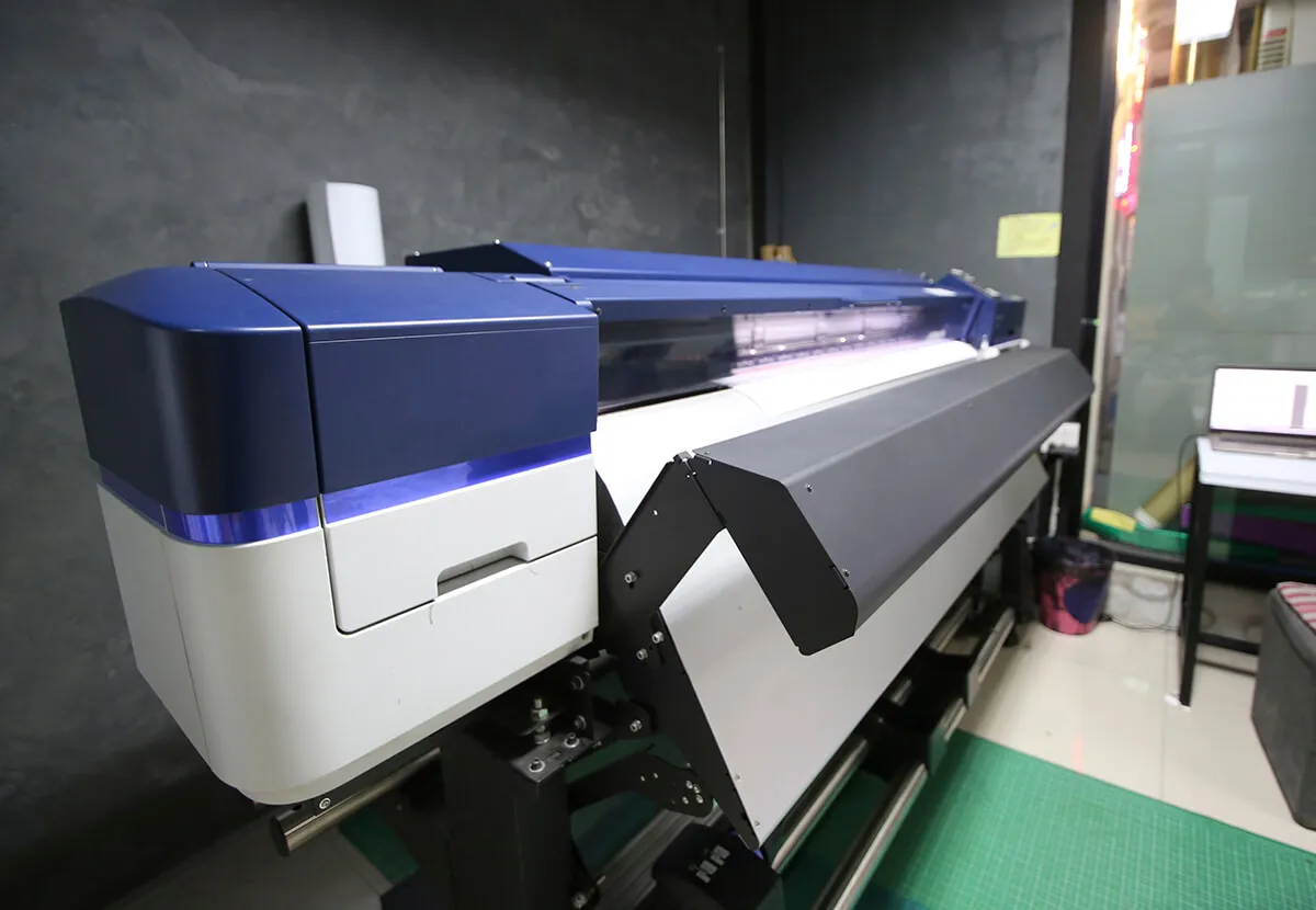 Wide format flatbed printer in a print shop