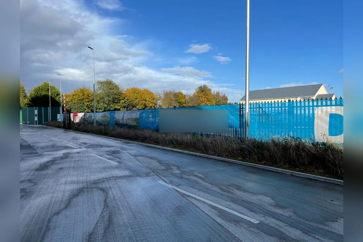 Fulfilment centre perimeter fence with printed graphics