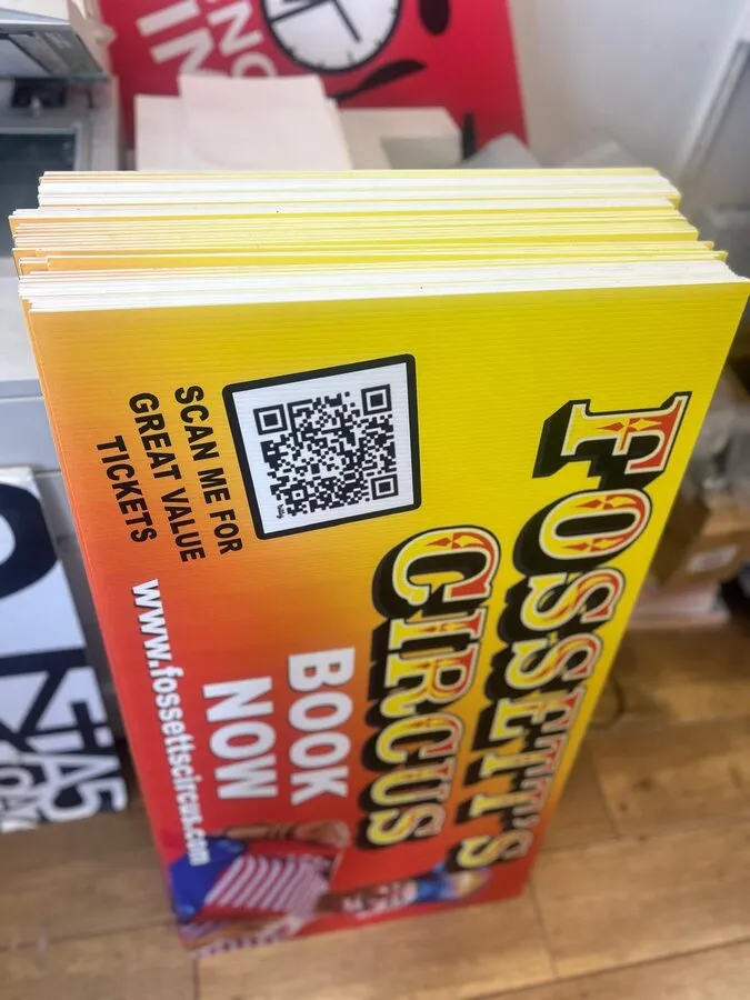 Corriboard signs for a circus - Print Ready