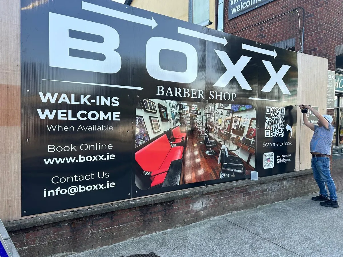 Corriboard signage for a barber shop - Print Ready