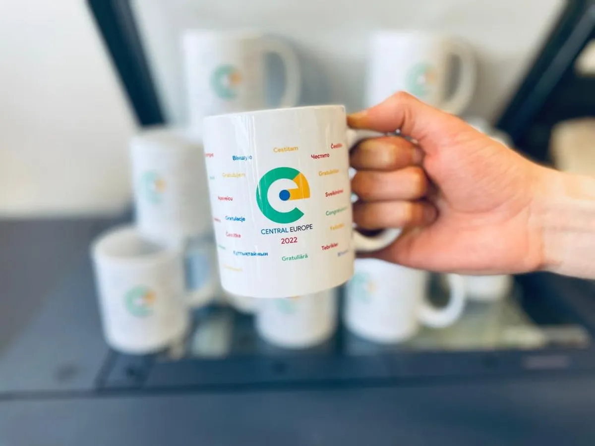 50 printed mugs with green logo - Print Ready