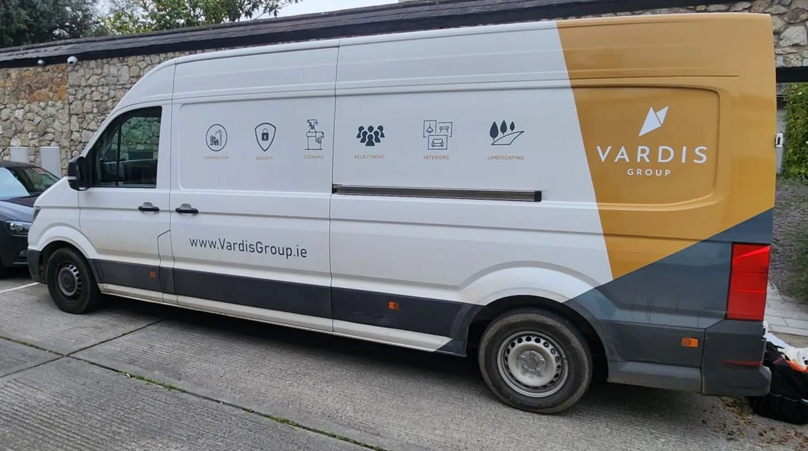 Vardis Group van wrap