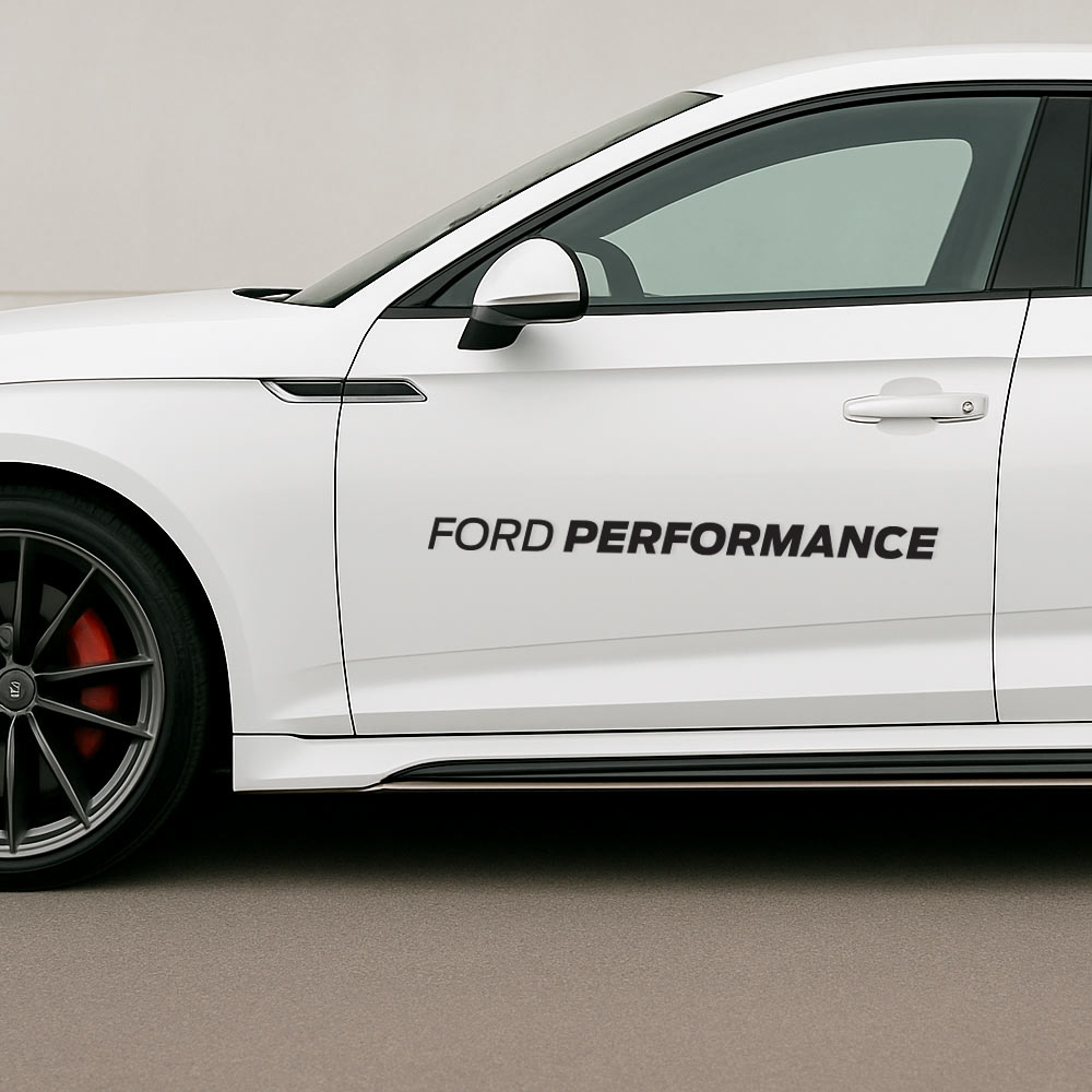 Ford Performance klistremerke montert på hvit bil
